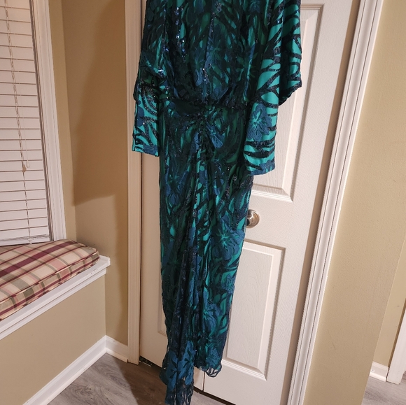 TADASHI SHOJI Elegant Peacock Blue/Green Sequin Dress - Picture 13 of 17
